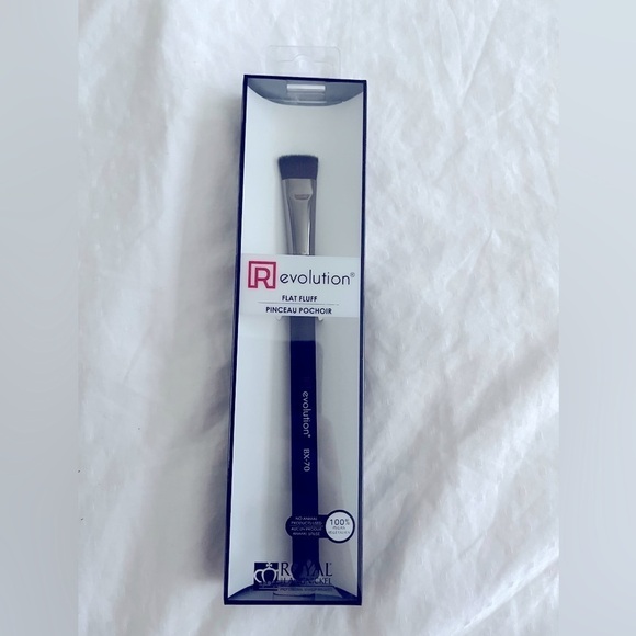 ⭐️ Royal & Langnickel Revolution Professional Flat Fluff makeup Brush - Picture 2 of 3